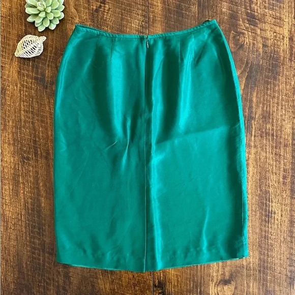 Kasper A.S.L. | Emerald Green 100% Silk Two Piece Skirt & Blazer Set - Picture 9 of 14